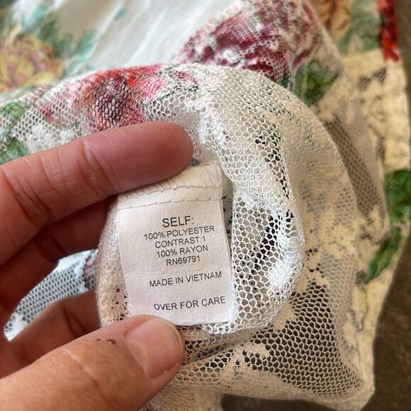 Anthropologie Fig and Flower Floral Cold Shoulder Top Size Medium - Picture 10 of 13